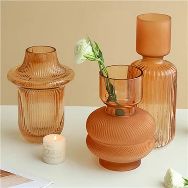 Bernsteinfarbene Glasvase für Blumen