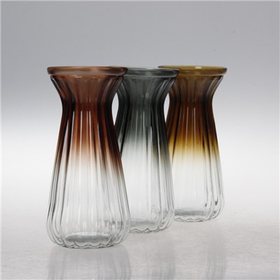 Retro farbige Glasvasen
