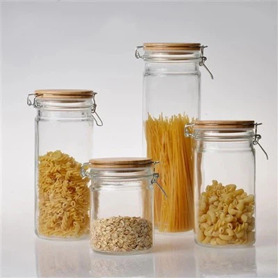 Große Vorratsgläser mit Deckel